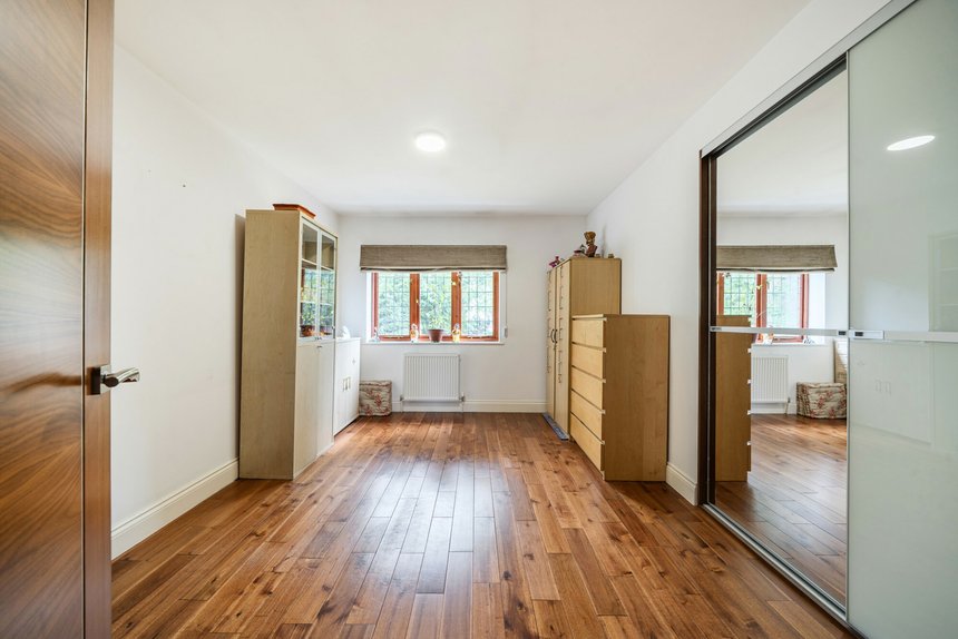 for sale davenham avenue london 26000 - Gibbs Gillespie