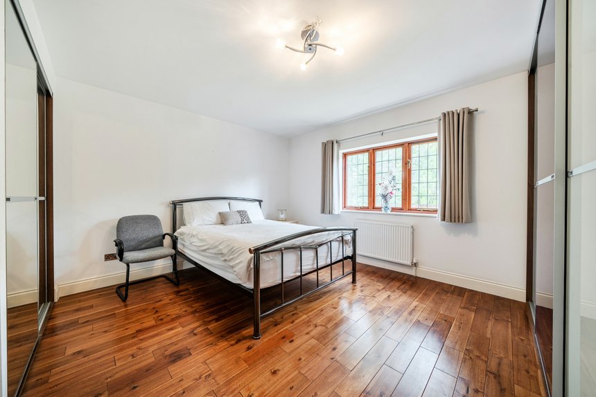 for sale davenham avenue london 26000 - Gibbs Gillespie