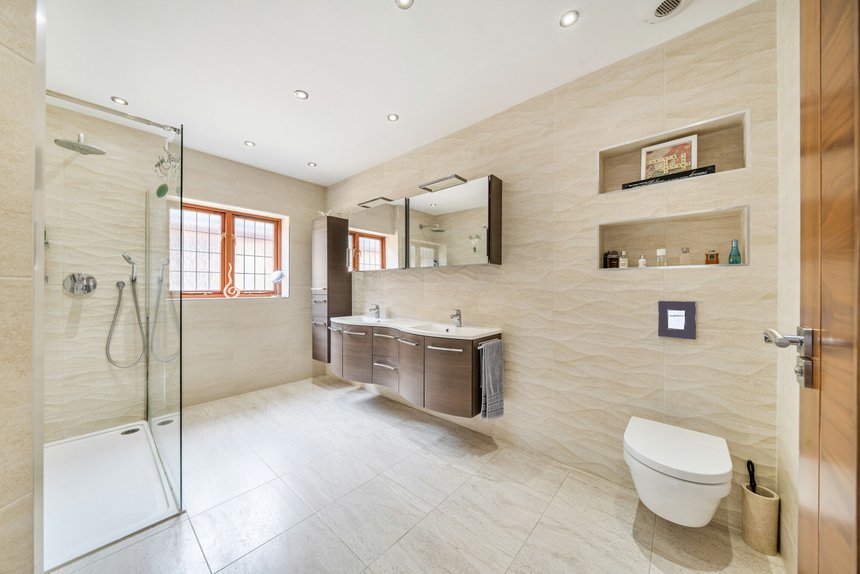 for sale davenham avenue london 26000 - Gibbs Gillespie