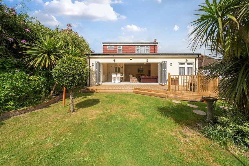 under offer hillside crescent london 26155 - Gibbs Gillespie