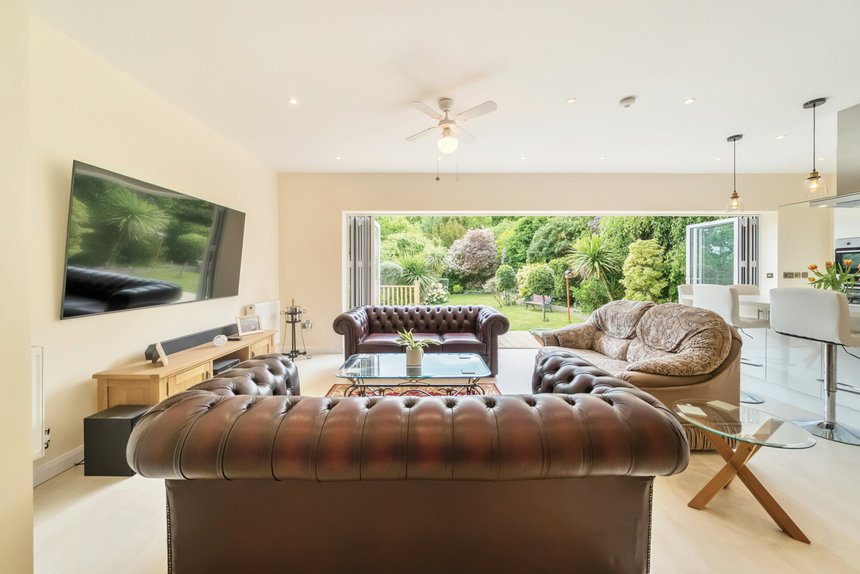 under offer hillside crescent london 26155 - Gibbs Gillespie