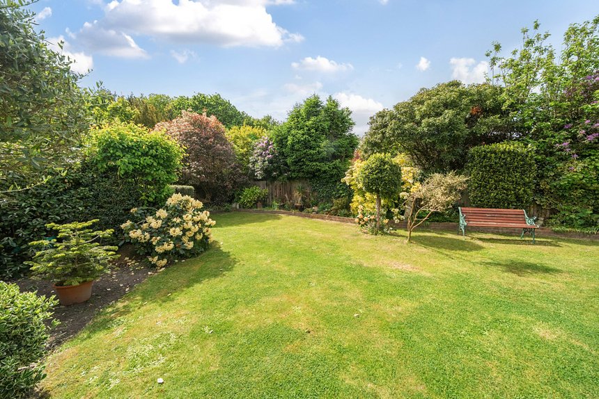 under offer hillside crescent london 26155 - Gibbs Gillespie