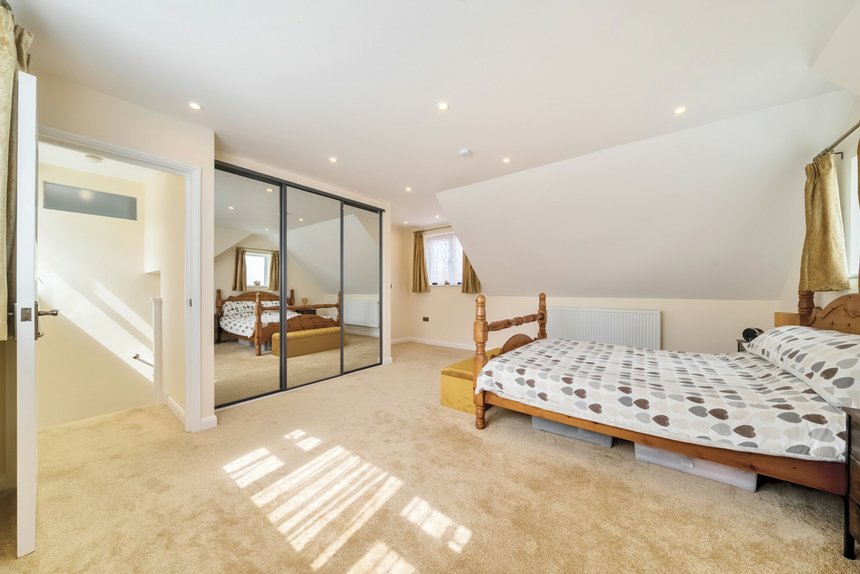 under offer hillside crescent london 26155 - Gibbs Gillespie