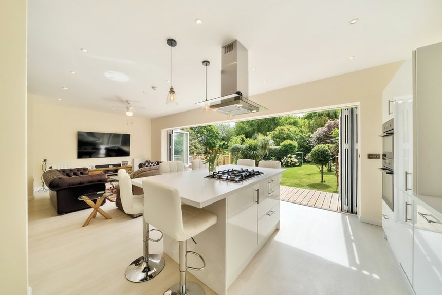 under offer hillside crescent london 26155 - Gibbs Gillespie