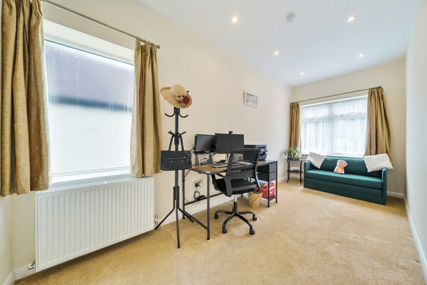 under offer hillside crescent london 26155 - Gibbs Gillespie