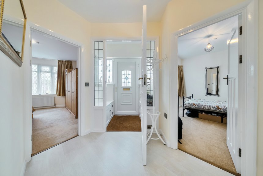 under offer hillside crescent london 26155 - Gibbs Gillespie