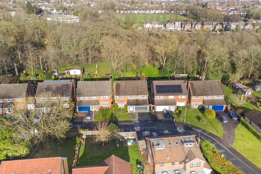 under offer bay tree walk london 26191 - Gibbs Gillespie