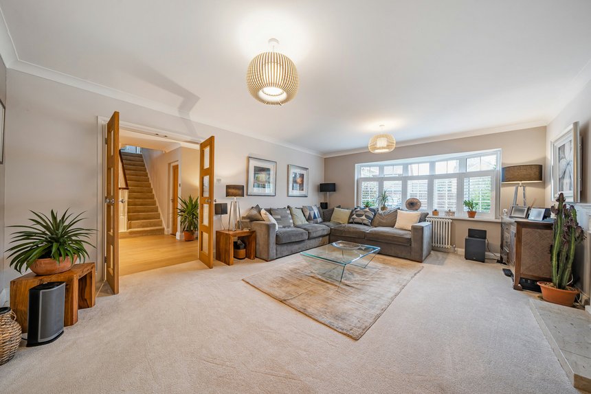 under offer bay tree walk london 26191 - Gibbs Gillespie