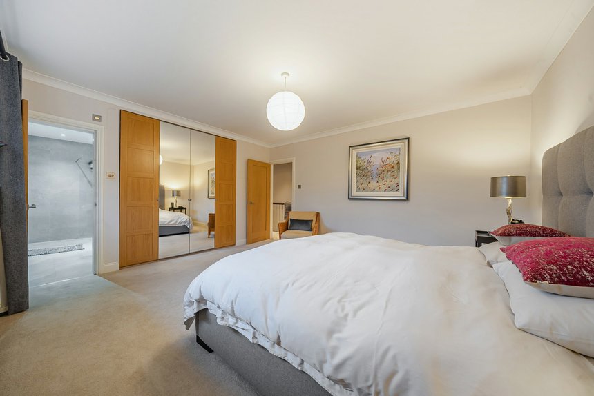 under offer bay tree walk london 26191 - Gibbs Gillespie