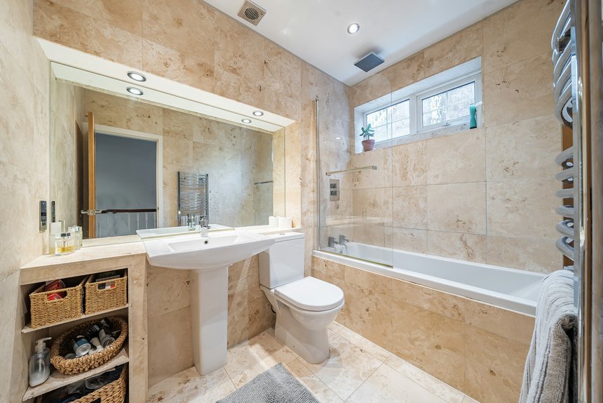 under offer bay tree walk london 26191 - Gibbs Gillespie