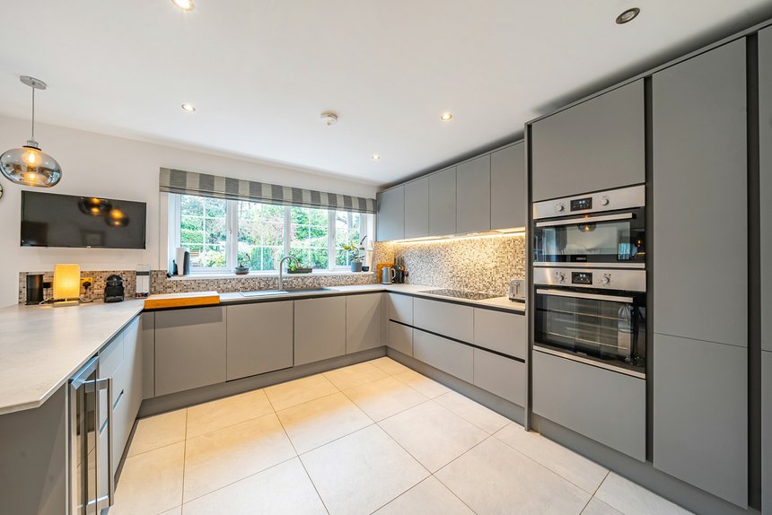 under offer bay tree walk london 26191 - Gibbs Gillespie