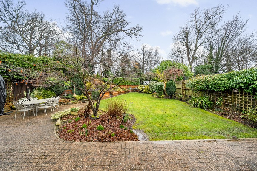 under offer bay tree walk london 26191 - Gibbs Gillespie