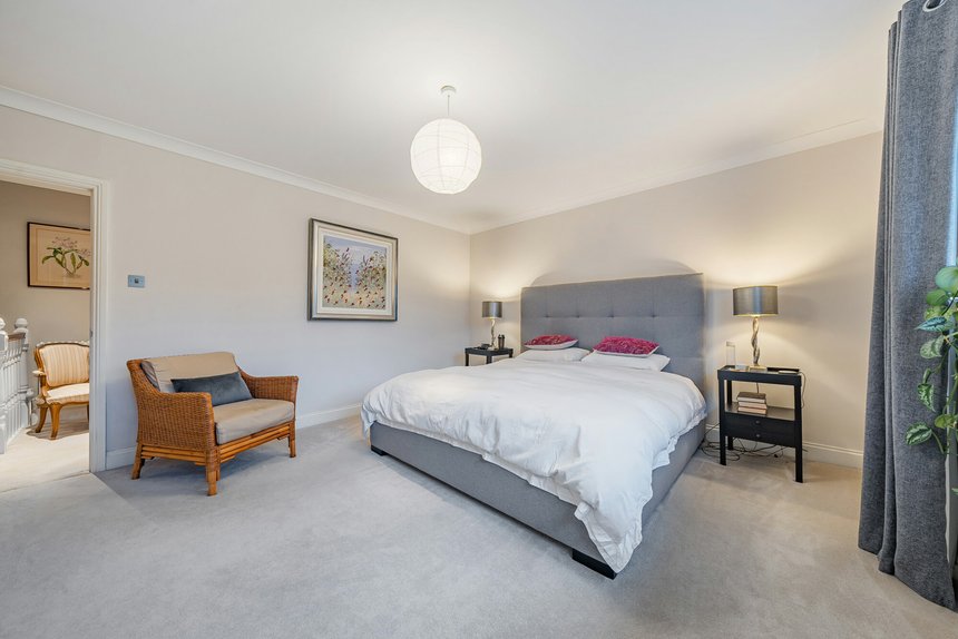 under offer bay tree walk london 26191 - Gibbs Gillespie