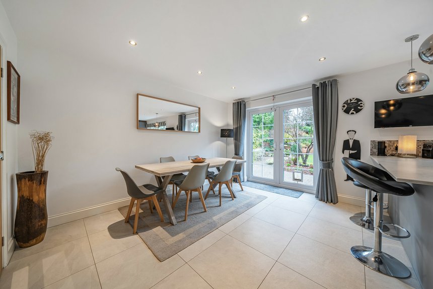 under offer bay tree walk london 26191 - Gibbs Gillespie