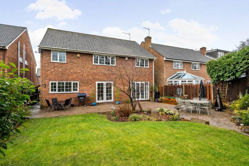 under offer bay tree walk london 26191 - Gibbs Gillespie