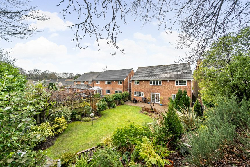 under offer bay tree walk london 26191 - Gibbs Gillespie