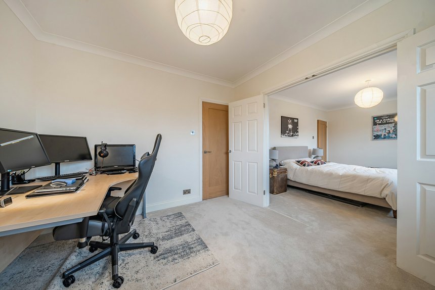 under offer bay tree walk london 26191 - Gibbs Gillespie