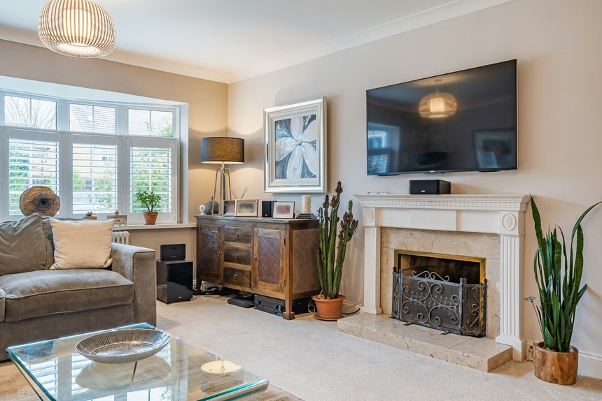 under offer bay tree walk london 26191 - Gibbs Gillespie