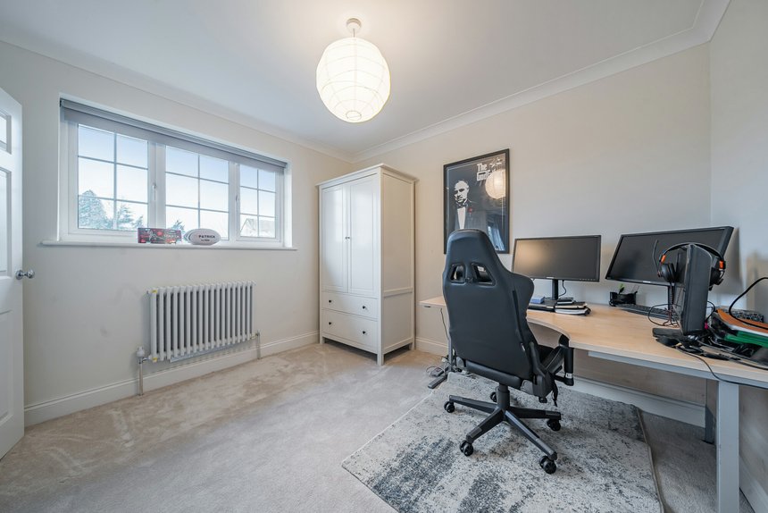 under offer bay tree walk london 26191 - Gibbs Gillespie