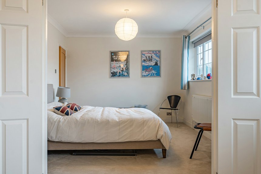 under offer bay tree walk london 26191 - Gibbs Gillespie