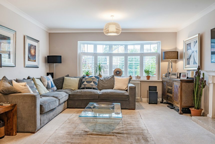 under offer bay tree walk london 26191 - Gibbs Gillespie