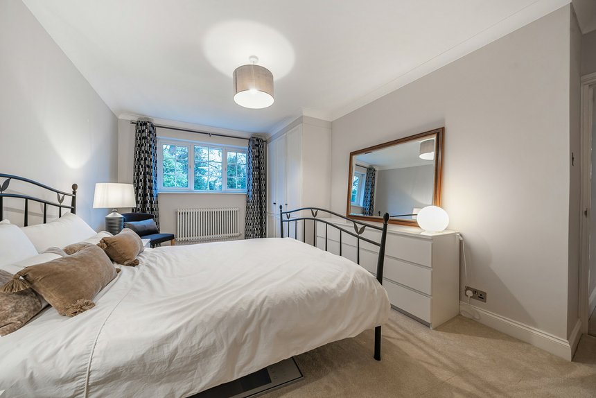 under offer bay tree walk london 26191 - Gibbs Gillespie