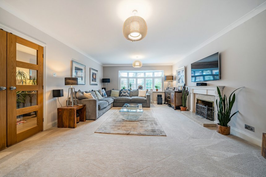 under offer bay tree walk london 26191 - Gibbs Gillespie