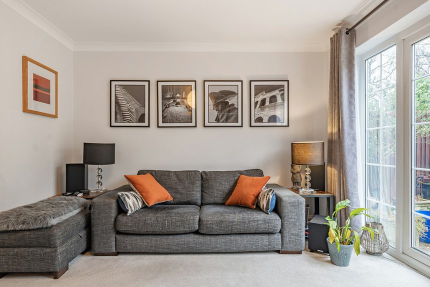 under offer bay tree walk london 26191 - Gibbs Gillespie