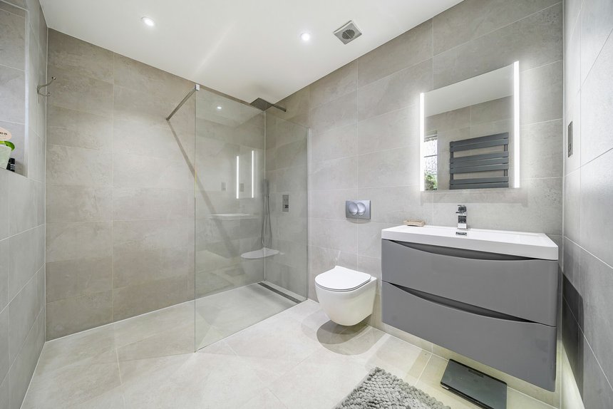 under offer bay tree walk london 26191 - Gibbs Gillespie