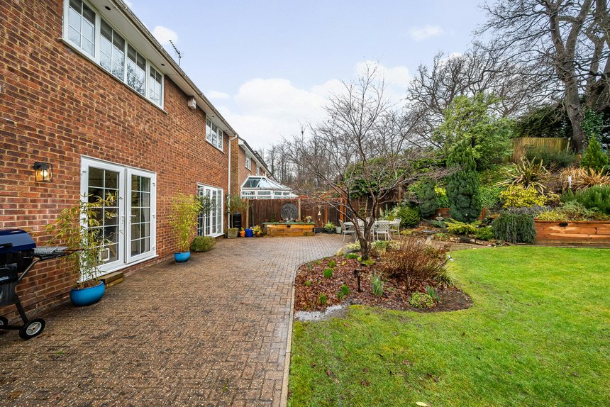 under offer bay tree walk london 26191 - Gibbs Gillespie