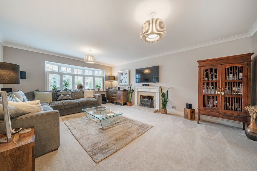 under offer bay tree walk london 26191 - Gibbs Gillespie