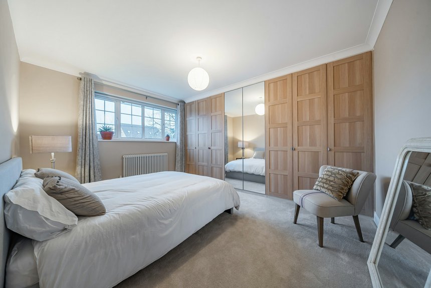 under offer bay tree walk london 26191 - Gibbs Gillespie