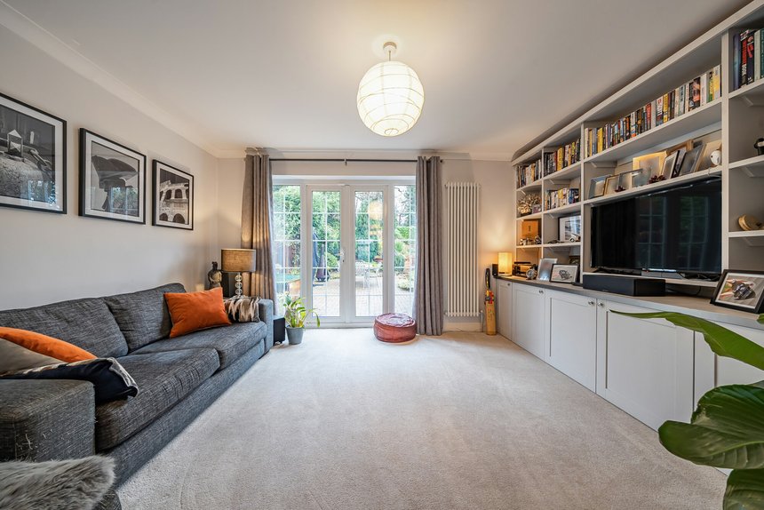 under offer bay tree walk london 26191 - Gibbs Gillespie