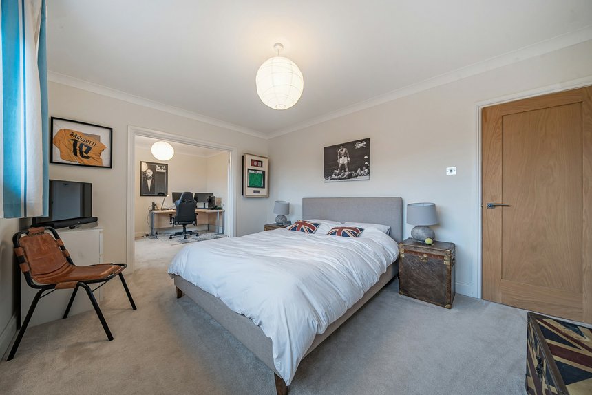 under offer bay tree walk london 26191 - Gibbs Gillespie