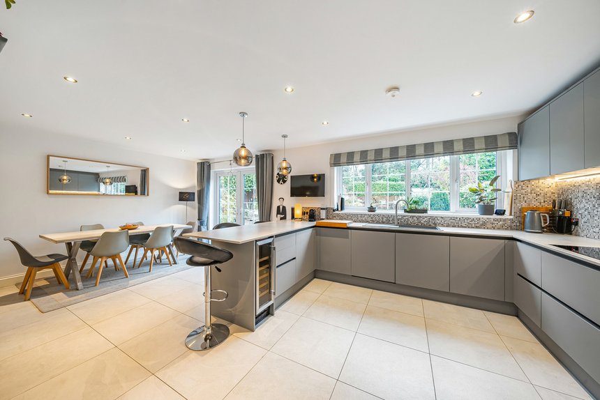 under offer bay tree walk london 26191 - Gibbs Gillespie