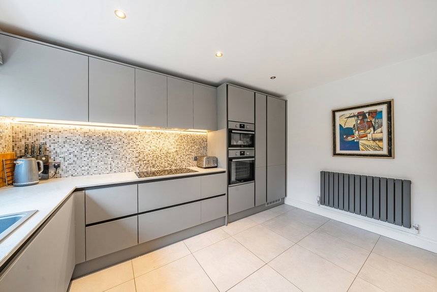 under offer bay tree walk london 26191 - Gibbs Gillespie