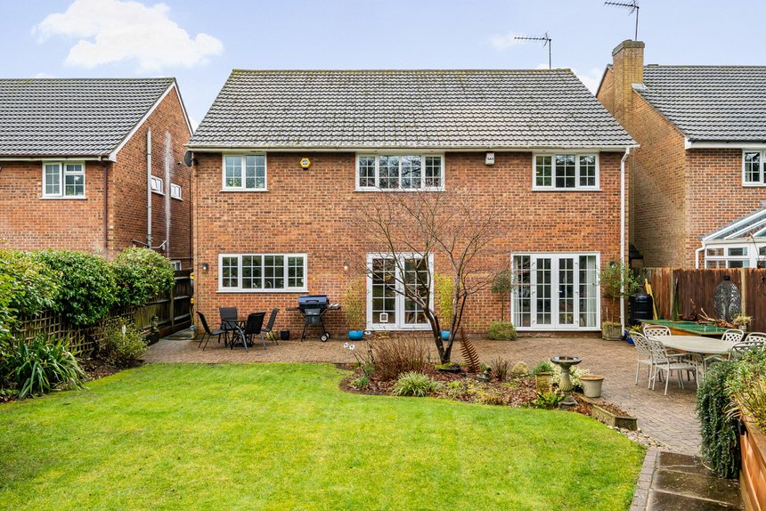 under offer bay tree walk london 26191 - Gibbs Gillespie