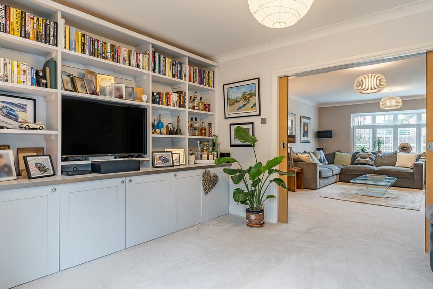 under offer bay tree walk london 26191 - Gibbs Gillespie