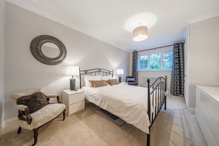 under offer bay tree walk london 26191 - Gibbs Gillespie