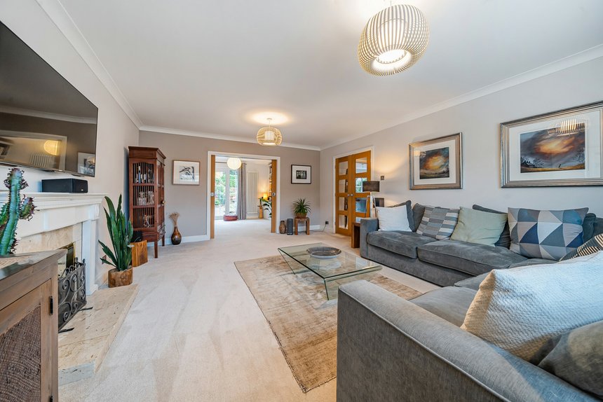 under offer bay tree walk london 26191 - Gibbs Gillespie