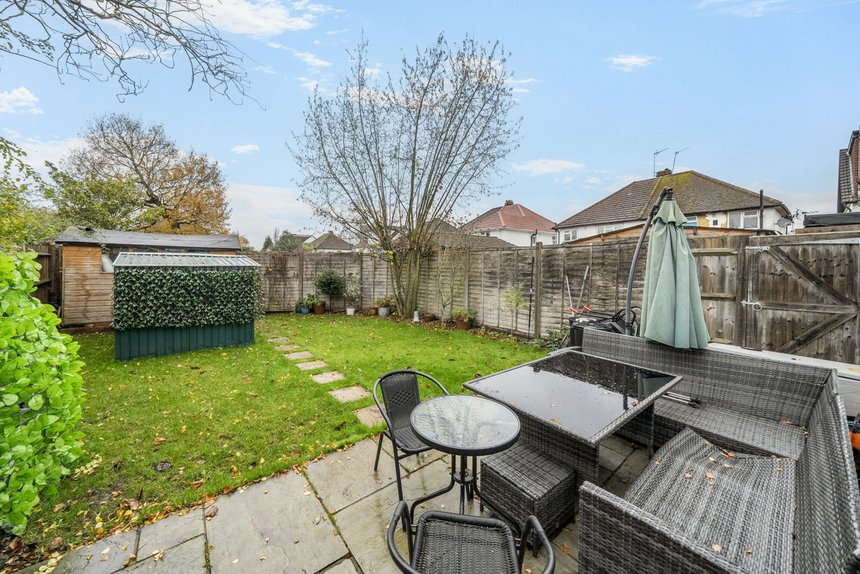 for sale almond close london 26384 - Gibbs Gillespie
