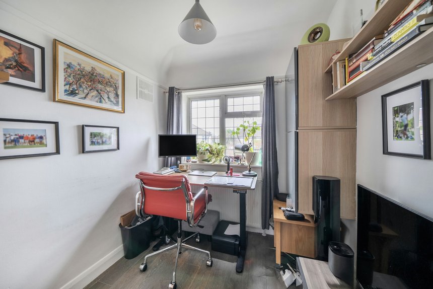 for sale almond close london 26384 - Gibbs Gillespie