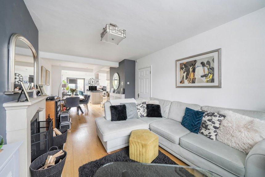 for sale almond close london 26384 - Gibbs Gillespie