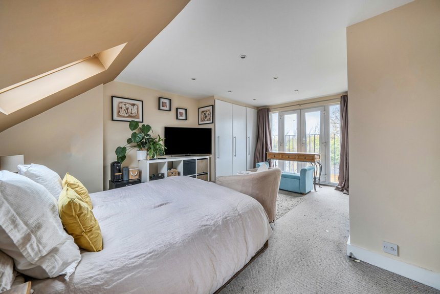 for sale almond close london 26384 - Gibbs Gillespie