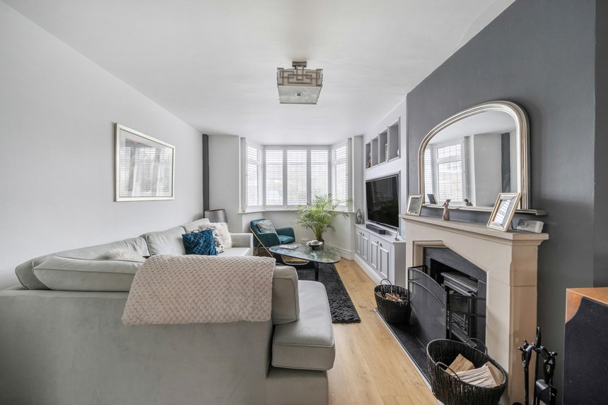 for sale almond close london 26384 - Gibbs Gillespie