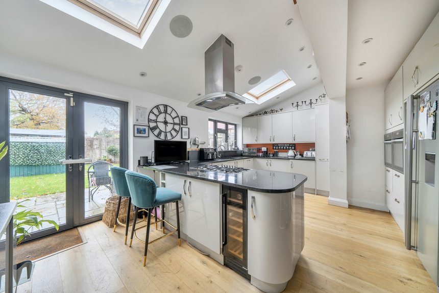 for sale almond close london 26384 - Gibbs Gillespie