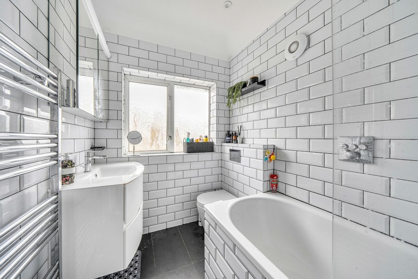 for sale almond close london 26384 - Gibbs Gillespie