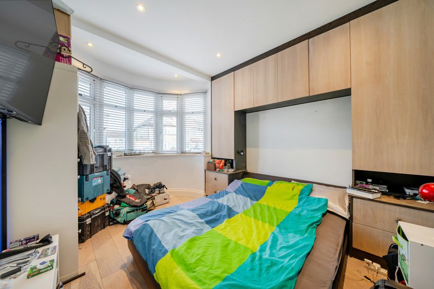 for sale hartland drive london 26511 - Gibbs Gillespie