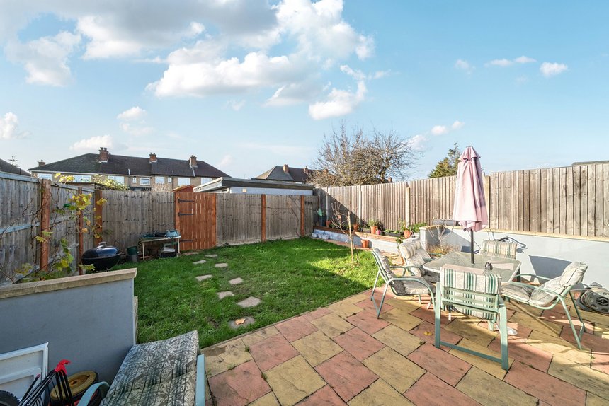 for sale hartland drive london 26511 - Gibbs Gillespie