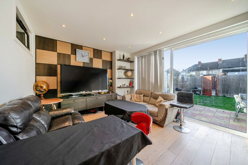 for sale hartland drive london 26511 - Gibbs Gillespie